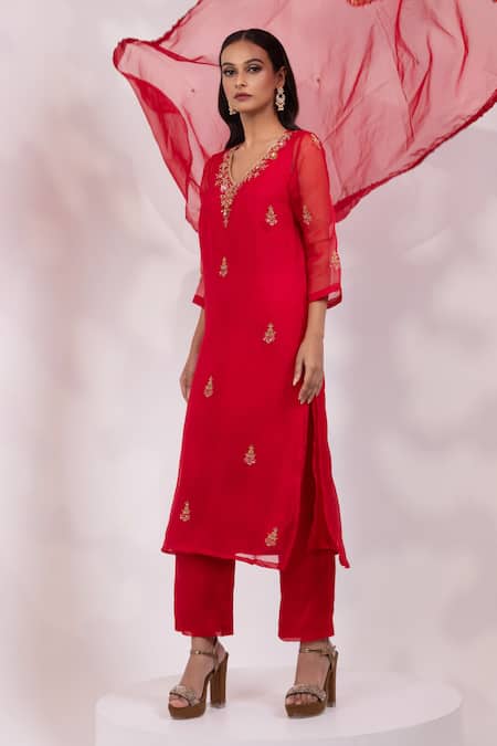 Buy Yoseba Red Organza Embroidery, Zari V-neck Kurta Set Online at Aza Fashions Buy_Yoseba_Red Organza Embroidery, Zari V-neck Kurta Set _Online_at_Aza_Fashions