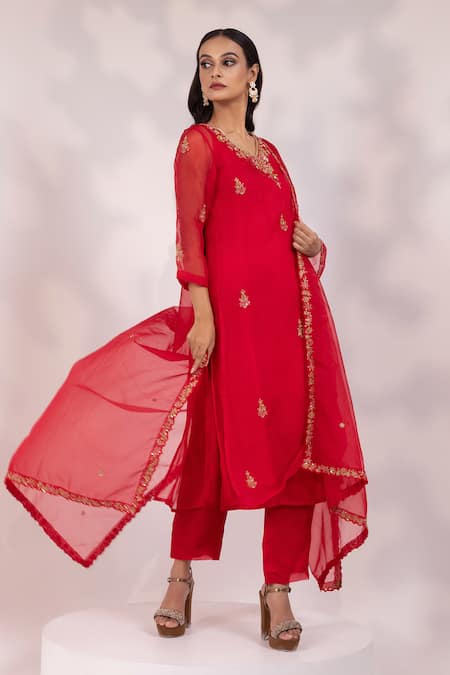 Shop Yoseba Red Organza Embroidery, Zari V-neck Kurta Set Online at Aza Fashions Shop_Yoseba_Red Organza Embroidery, Zari V-neck Kurta Set _Online_at_Aza_Fashions