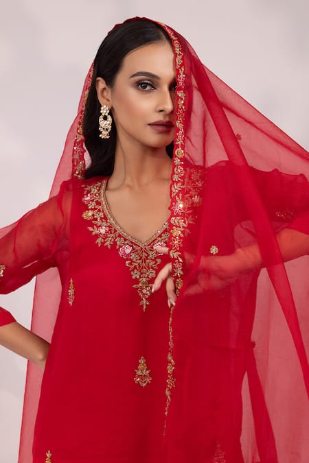 Buy Yoseba Red Organza Embroidery, Zari V-neck Kurta Set Buy_Yoseba_Red Organza Embroidery, Zari V-neck Kurta Set