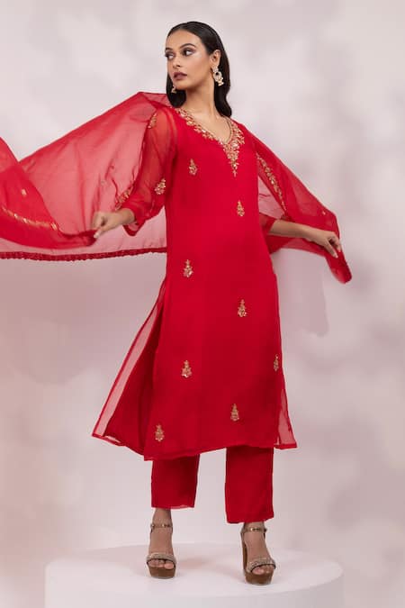 Shop Yoseba Red Organza Embroidery, Zari V-neck Kurta Set Shop_Yoseba_Red Organza Embroidery, Zari V-neck Kurta Set