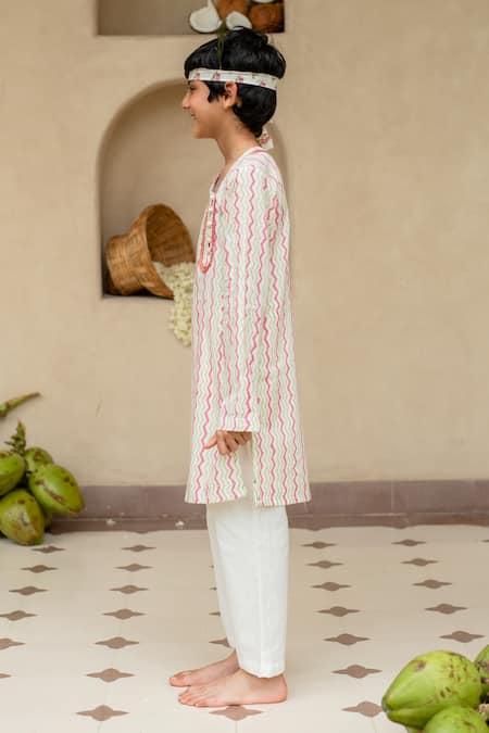 Plumcheeks_White Cotton Lace Chevron Print Kurta Set _Online_at_Aza_Fashions