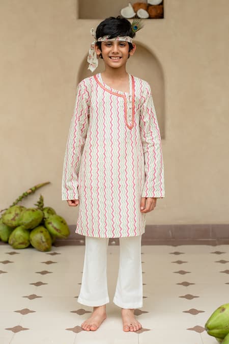 Plumcheeks White Cotton Lace Chevron Print Kurta Set 