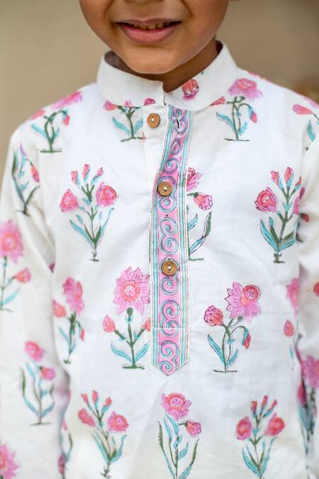 Plumcheeks_White Cotton Daisy Print Kurta Set _Online_at_Aza_Fashions