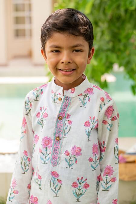 Buy_Plumcheeks_White Cotton Daisy Print Kurta Set _Online_at_Aza_Fashions