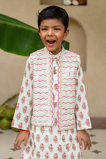 Buy_Plumcheeks_Off White Cotton Lace Chevron Print Bundi And Kurta Set _Online_at_Aza_Fashions