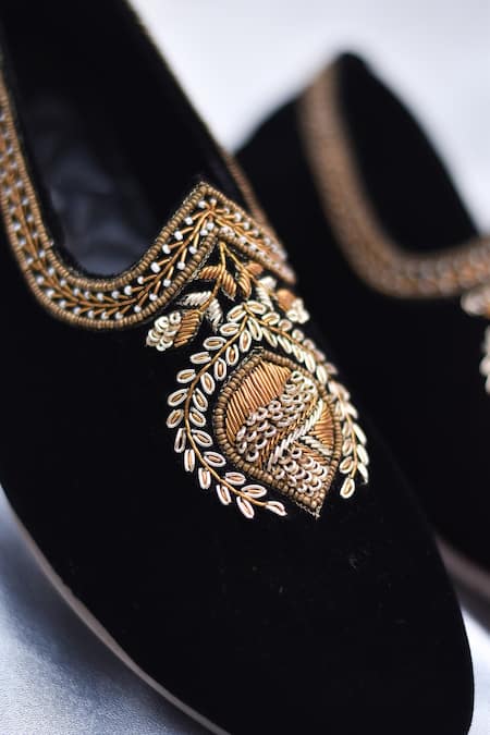 Around Always Gus Crest Embroidered Mojaris 