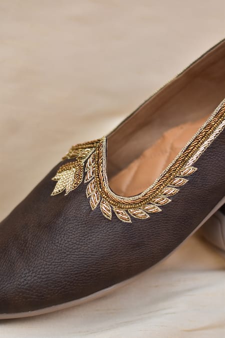 Buy Around Always Brown Kamal Floral Embroidered Mojaris Online at Aza Fashions Buy_Around Always_Brown Kamal Floral Embroidered Mojaris _Online_at_Aza_Fashions