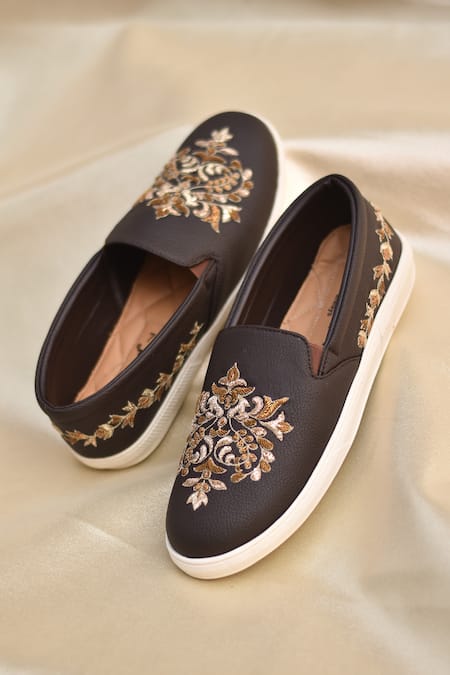 Around Always Brown Maheer Crest Embroidered Sneakers 