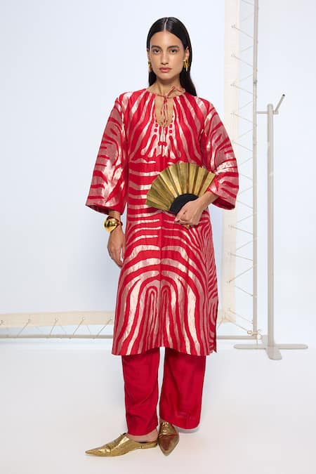 Ekaya Banaras_Red Silk Zari Keyhole Neck Handwoven Straight Kurta Set _Online_at_Aza_Fashions