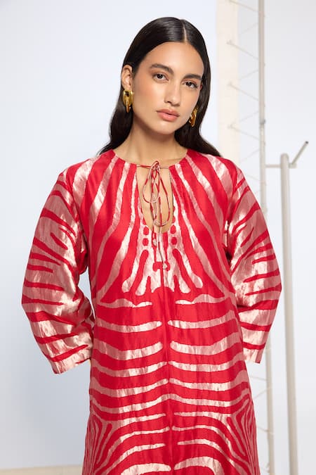 Buy_Ekaya Banaras_Red Silk Zari Keyhole Neck Handwoven Straight Kurta Set 