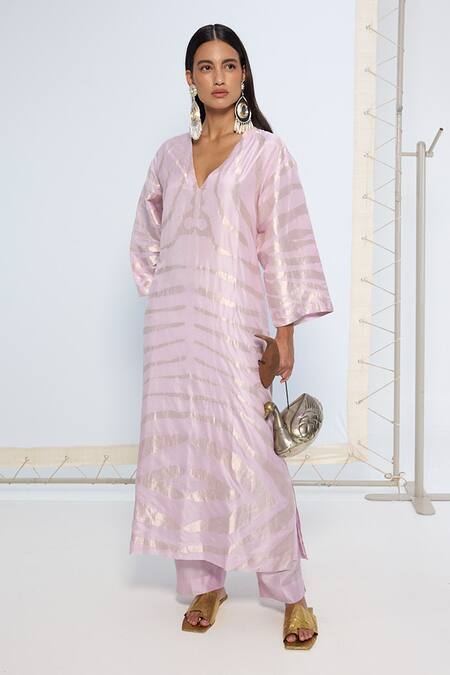 Buy_Ekaya Banaras_Purple Silk Zari V-neck Handwoven Kurta Set _Online_at_Aza_Fashions