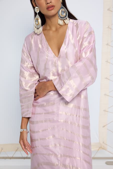 Buy_Ekaya Banaras_Purple Silk Zari V-neck Handwoven Kurta Set 