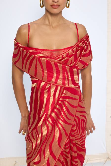 Ekaya Banaras Red Silk Zari Handwoven Classic Saree With Running Blouse Online at Aza Fashions Ekaya Banaras_Red Silk Zari Handwoven Classic Saree With Running Blouse _Online_at_Aza_Fashions