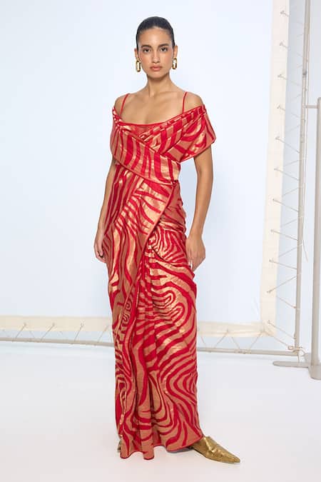 Buy Ekaya Banaras Red Silk Zari Handwoven Classic Saree With Running Blouse Online at Aza Fashions Buy_Ekaya Banaras_Red Silk Zari Handwoven Classic Saree With Running Blouse _Online_at_Aza_Fashions