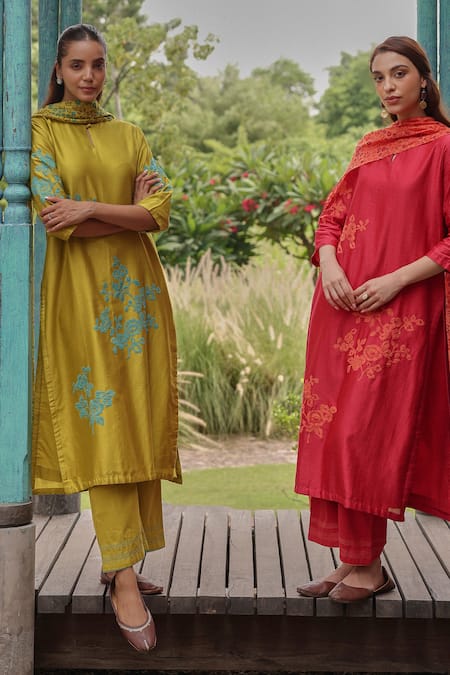 Buy Vaayu Red Muslin, Cotton Embroidery, Tassels V-neck Berry Floral Kurta Set Online at Aza Fashions Buy_Vaayu_Red Muslin, Cotton Embroidery, Tassels V-neck Berry Floral Kurta Set_Online_at_Aza_Fashions
