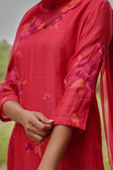 Buy Vaayu Red Muslin, Cotton Embroidery, Tassels V-neck Berry Floral Kurta Set Buy_Vaayu_Red Muslin, Cotton Embroidery, Tassels V-neck Berry Floral Kurta Set