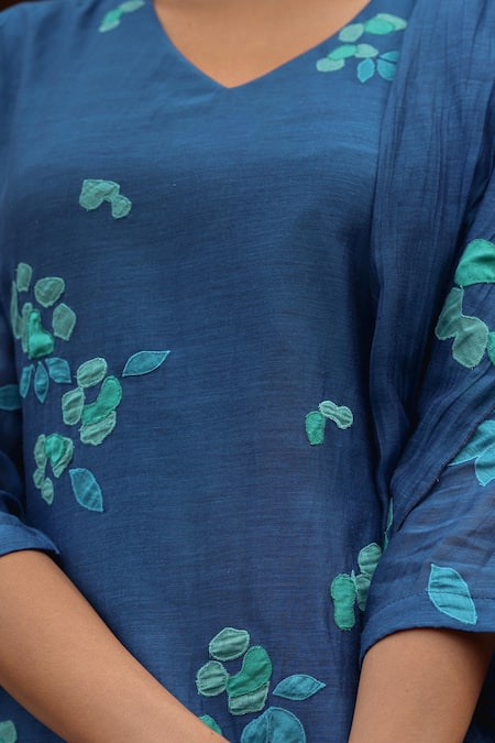 Vaayu_Blue Muslin, Cotton Applique Round Neck Indigo Bloom Kurta Set_Online_at_Aza_Fashions