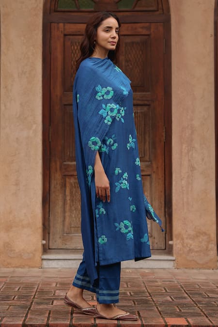 Buy_Vaayu_Blue Muslin, Cotton Applique Round Neck Indigo Bloom Kurta Set_Online_at_Aza_Fashions