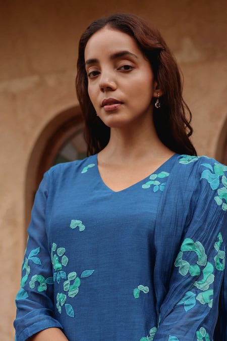 Buy_Vaayu_Blue Muslin, Cotton Applique Round Neck Indigo Bloom Kurta Set