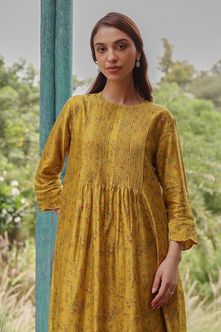 Vaayu_Yellow Silk Embroidery Round Neck Tuscany Pintuck Kurta And Pant Set _Online_at_Aza_Fashions
