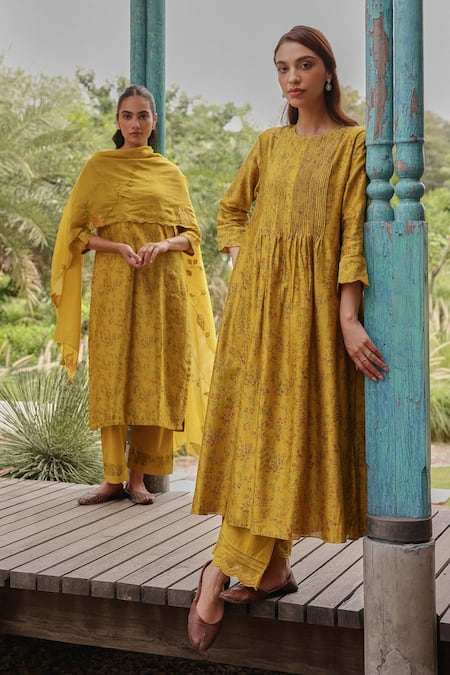 Vaayu_Yellow Silk Embroidery Round Neck Tuscany Pintuck Kurta And Pant Set _at_Aza_Fashions