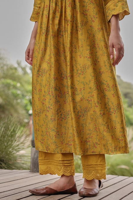 Buy_Vaayu_Yellow Silk Embroidery Round Neck Tuscany Pintuck Kurta And Pant Set 