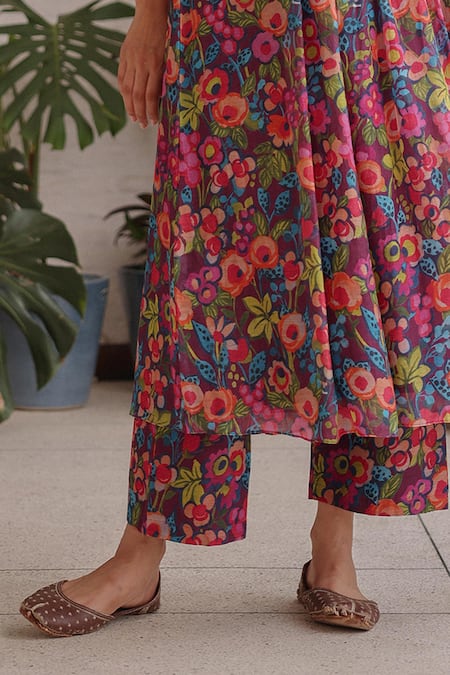 Vaayu_Multi Color Muslin, Cotton V-neck Amethyst Bloom Printed Kurta And Pant Set _Online_at_Aza_Fashions
