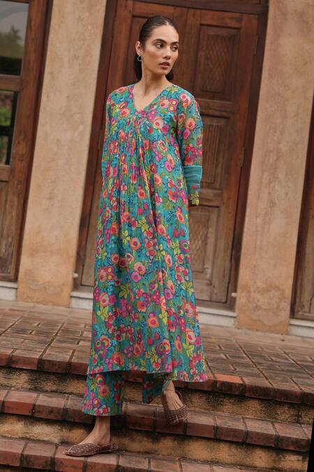 Shop_Vaayu_Green Muslin, Cotton V-neck Teal Bloom Print Kurta And Pant Set _Online_at_Aza_Fashions