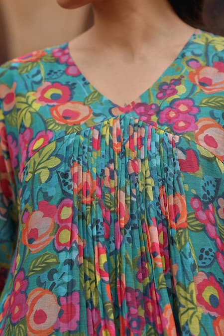 Buy_Vaayu_Green Muslin, Cotton V-neck Teal Bloom Print Kurta And Pant Set 