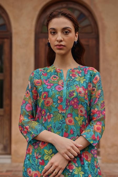 Buy_Vaayu_Teal Muslin, Cotton Split V-neck Bloom Print Kurta Set _Online_at_Aza_Fashions
