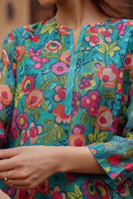 Vaayu_Teal Muslin, Cotton Split V-neck Bloom Print Kurta Set _at_Aza_Fashions