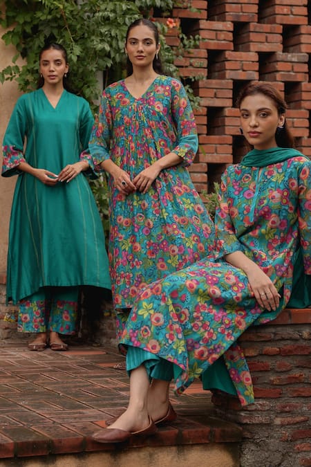 Shop_Vaayu_Teal Muslin, Cotton Split V-neck Bloom Print Kurta Set 