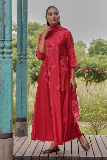 Buy Vaayu Red Muslin Applique Round Neck Berry Floral Print Anarkali With Dupatta Buy_Vaayu_Red Muslin Applique Round Neck Berry Floral Print Anarkali With Dupatta