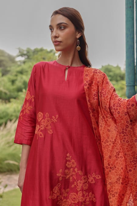 Shop_Vaayu_Red Silk Applique, Foil Printing Keyhole Berry Floral Embroidered Kurta Set_Online_at_Aza_Fashions