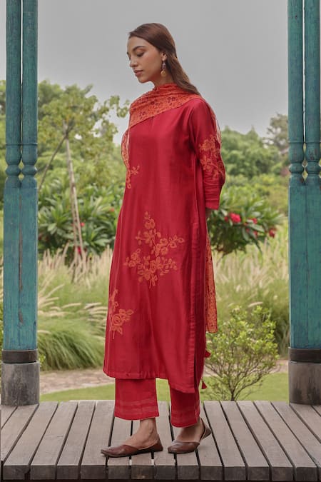 Vaayu_Red Silk Applique, Foil Printing Keyhole Berry Floral Embroidered Kurta Set_at_Aza_Fashions