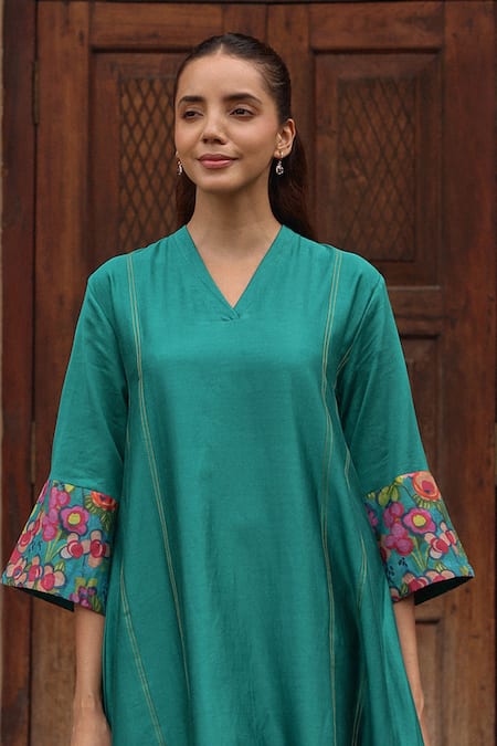 Shop Vaayu Teal Silk Embroidery V-neck Sleeve Printed Kurta With Pant Online at Aza Fashions Shop_Vaayu_Teal Silk Embroidery V-neck Sleeve Printed Kurta With Pant_Online_at_Aza_Fashions