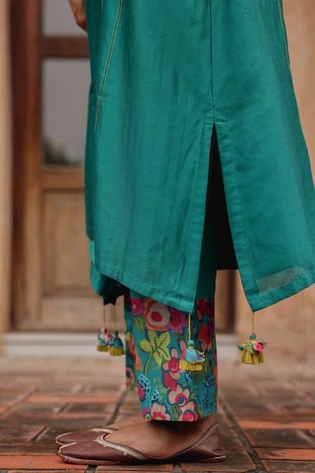 Vaayu Teal Silk Embroidery V-neck Sleeve Printed Kurta With Pant at Aza Fashions Vaayu_Teal Silk Embroidery V-neck Sleeve Printed Kurta With Pant_at_Aza_Fashions