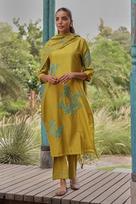 Shop Vaayu Yellow Silk Applique, Embroidery, Tassels Keyhole Neck Ochre Kurta Set Online at Aza Fashions Shop_Vaayu_Yellow Silk Applique, Embroidery, Tassels Keyhole Neck Ochre Kurta Set _Online_at_Aza_Fashions