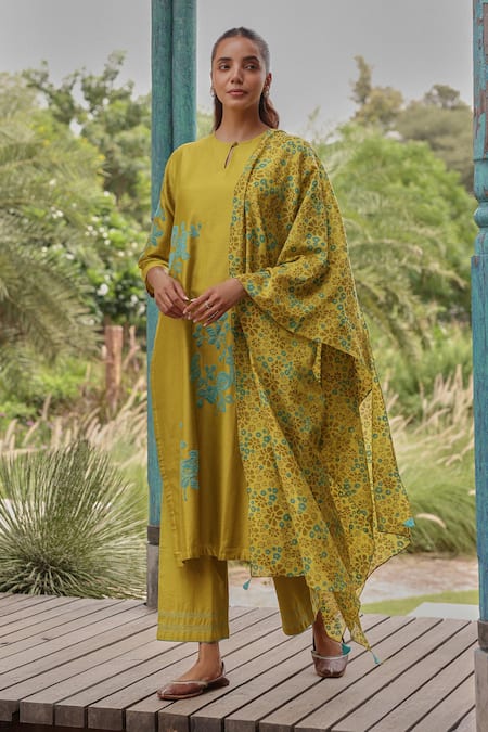 Buy Vaayu Yellow Silk Applique, Embroidery, Tassels Keyhole Neck Ochre Kurta Set Buy_Vaayu_Yellow Silk Applique, Embroidery, Tassels Keyhole Neck Ochre Kurta Set