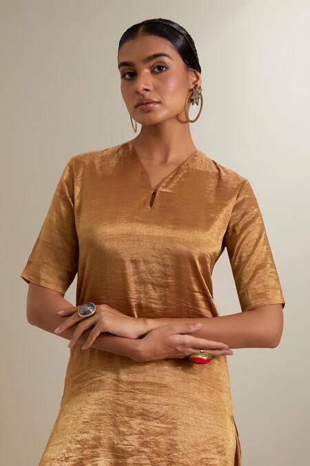 Buy_Vinusto_Gold Silk Zari, Embroidery V-neck Kurta And Kalidar Sharara Set _Online_at_Aza_Fashions