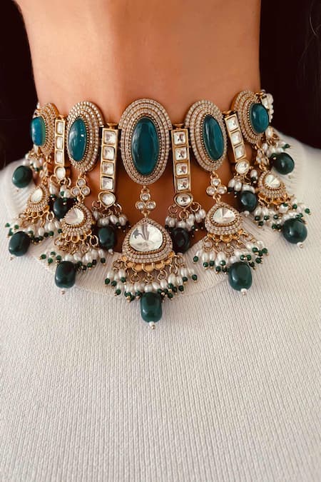 Prerto Emerald Green Gemstones, Pearls, Roshanara Moissanite And Choker Set 