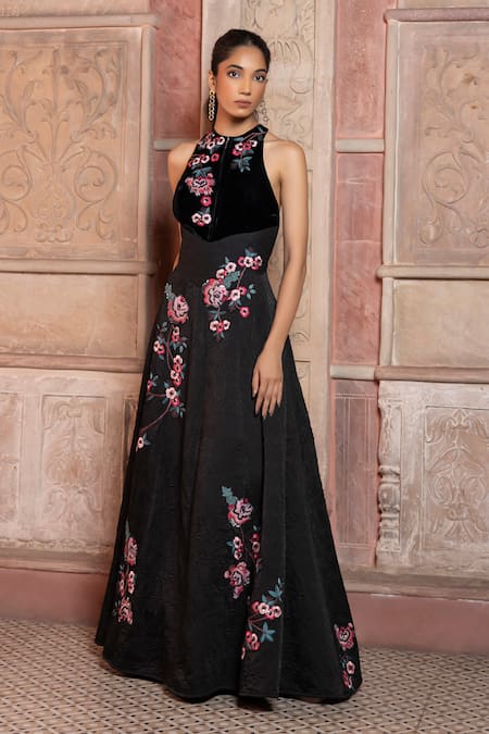 Shop Shruti Sancheti Black Silk Satin Embroidery Halter Neck Textured Gown Online at Aza Fashions Shop_Shruti Sancheti_Black Silk Satin Embroidery Halter Neck Textured Gown _Online_at_Aza_Fashions