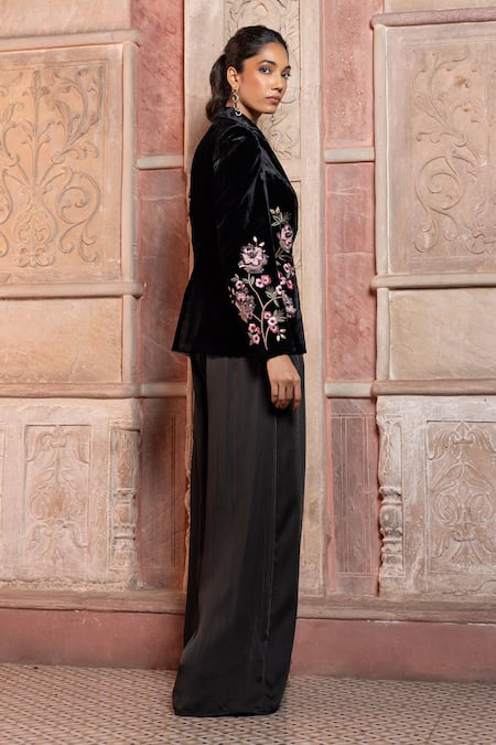 Buy_Shruti Sancheti_Black Velvet Applique, Embroidery Blazer 