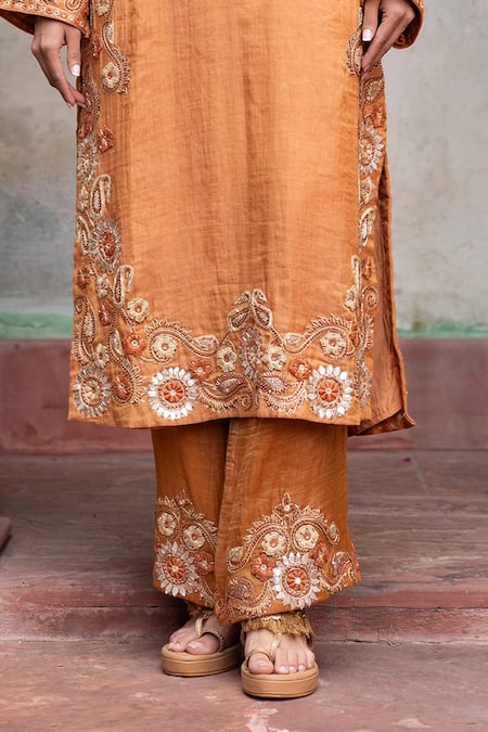 Shruti Sancheti_Orange Maheshwari, Tissue Embroidery Round Neck Placement Kurta Set _Online_at_Aza_Fashions