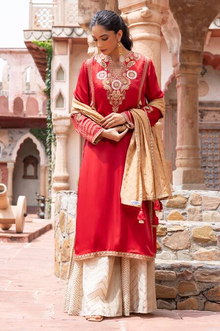 Buy_Shruti Sancheti_Red Silk Satin, Maheshwari, Tissue Embroidery, Tassels Split Paisley Kurta Set 