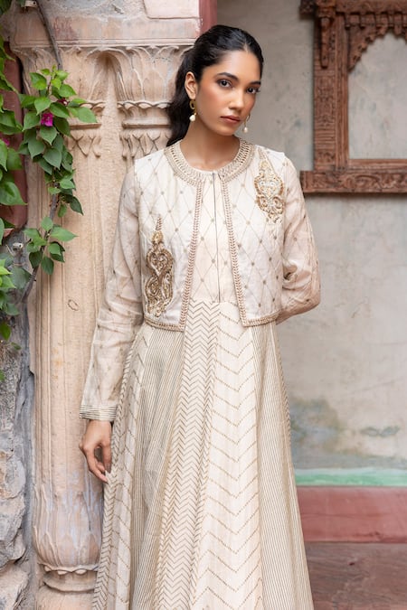 Shruti Sancheti_Ivory Maheshwari, Tissue Embroidery Round Paisley Crop Jacket With Anarkali _at_Aza_Fashions