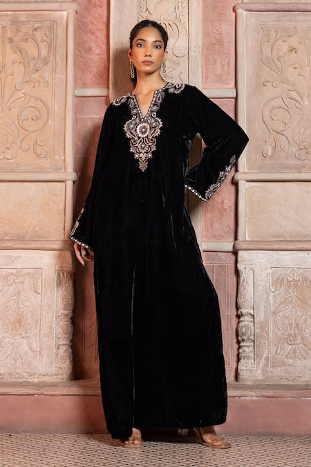 Shruti Sancheti Black Velvet Embroidery V-neck Paisley Kaftan