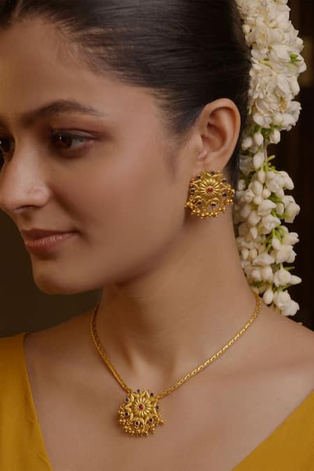 Zariin Floral Motif Necklace Set 