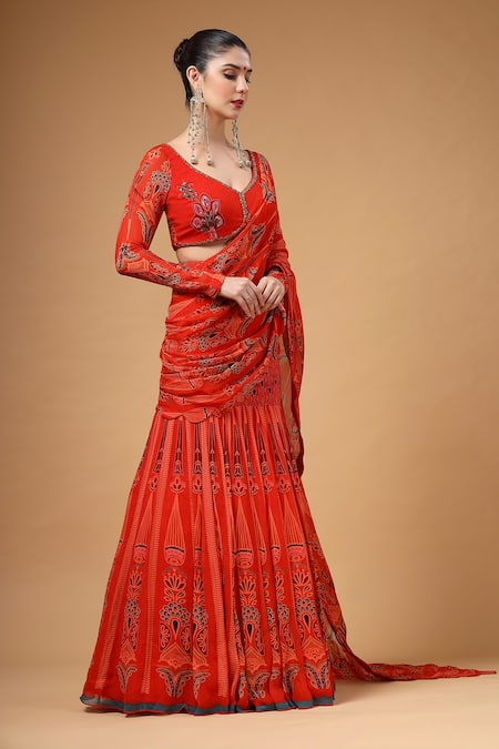 Buy_Gazab by Miku Kumar_Red Georgette Embroidery, Amvya Print Pre-draped Fish Cut Saree And Blouse Set _Online_at_Aza_Fashions