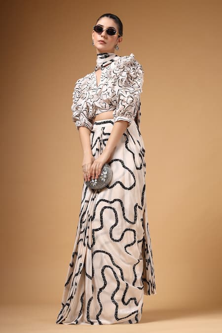 Gazab by Miku Kumar_Ivory Silk, Crepe V-neck Lumea Print Pre-draped Saree And Blouse Set _at_Aza_Fashions